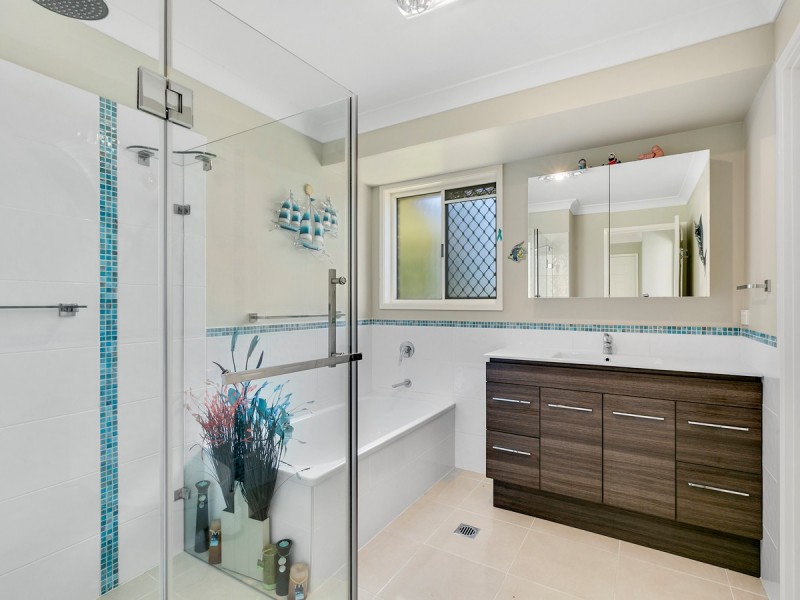 29 Mcleod Street, Highland Park QLD 4211