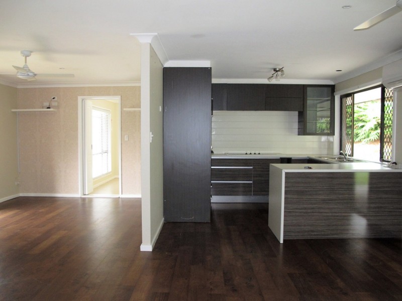 1 Clutha Court, Highland Park QLD 4211