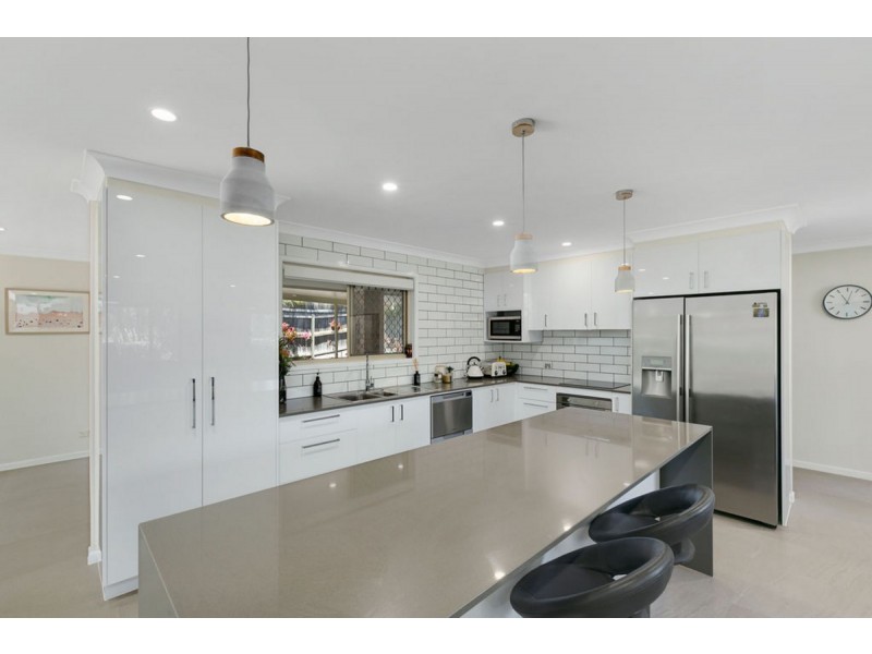 17 Greenbank Circuit, Carrara QLD 4211