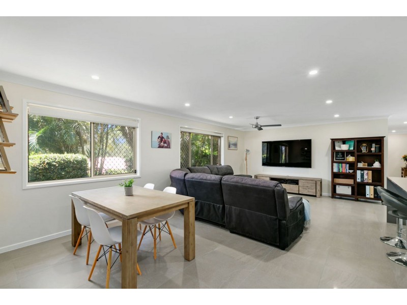 17 Greenbank Circuit, Carrara QLD 4211