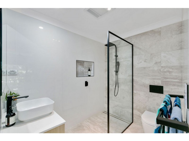 17 Greenbank Circuit, Carrara QLD 4211