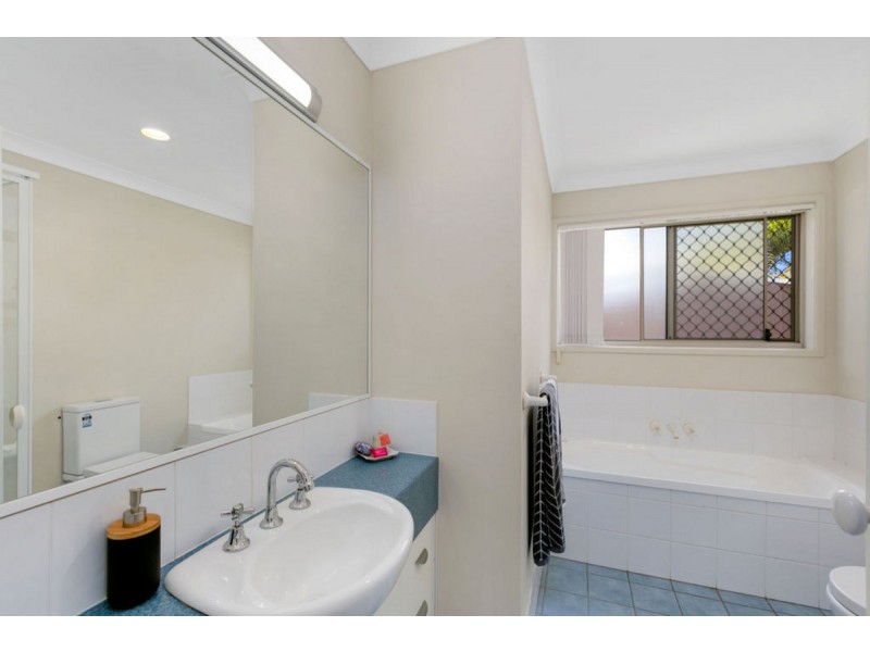 17 Greenbank Circuit, Carrara QLD 4211