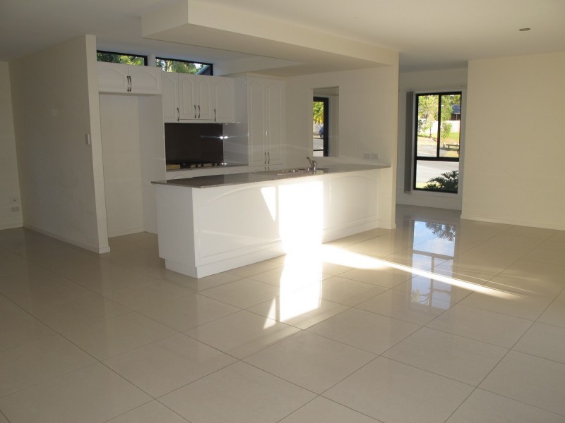 1/24 Alison Road, Carrara QLD 4211