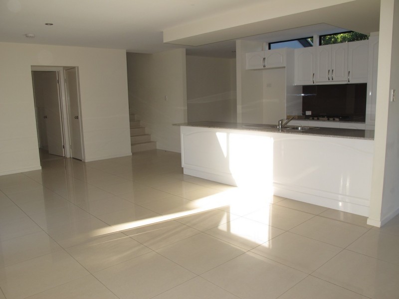 1/24 Alison Road, Carrara QLD 4211