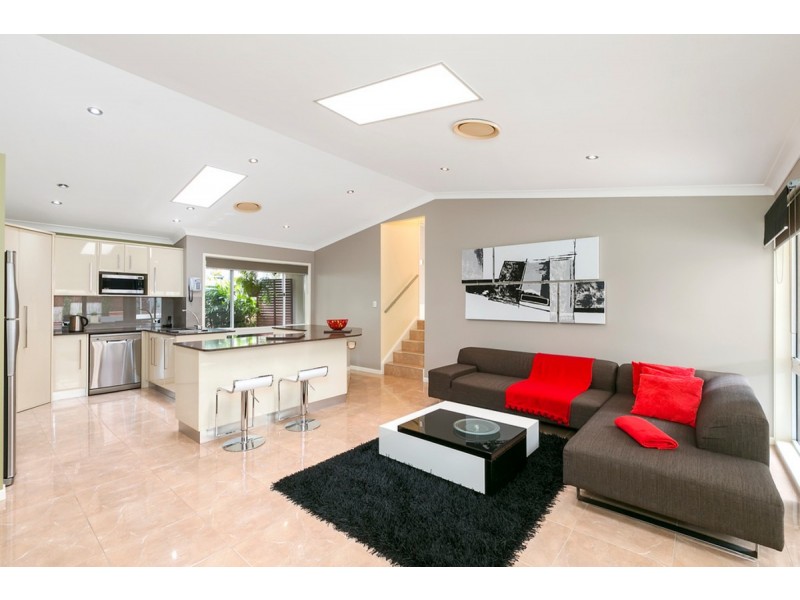 17 Foxhill Court, Carrara QLD 4211