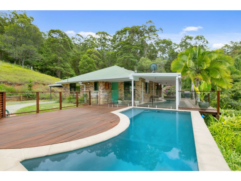 105 Henri Robert Drive, Clagiraba QLD 4211