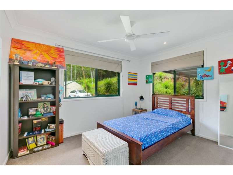 105 Henri Robert Drive, Clagiraba QLD 4211