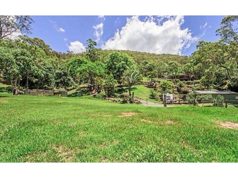 105 Henri Robert Drive, Clagiraba QLD 4211