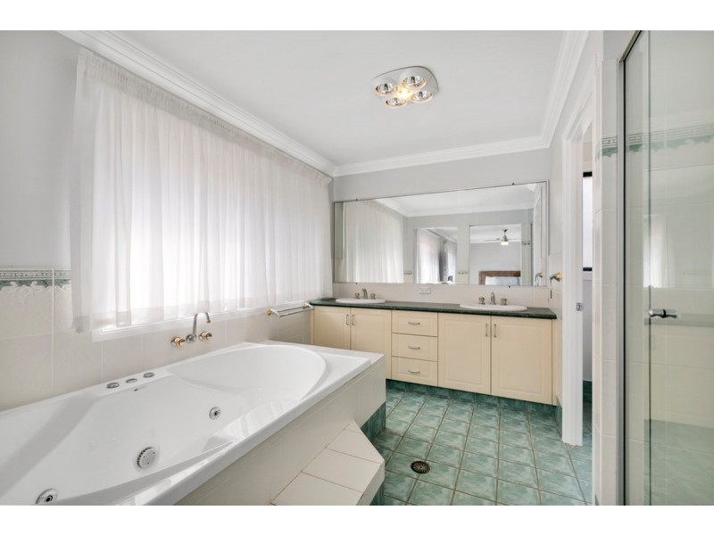 123 Armstrong Way, Highland Park QLD 4211