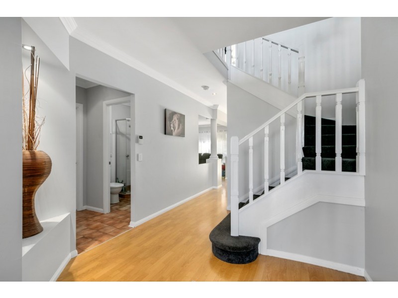 123 Armstrong Way, Highland Park QLD 4211