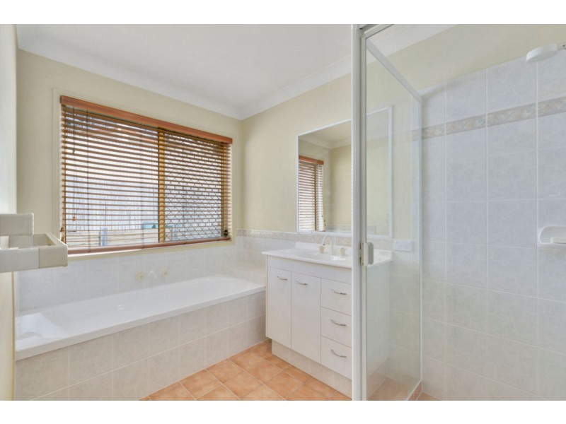 11 Ballah Crescent, Highland Park QLD 4211