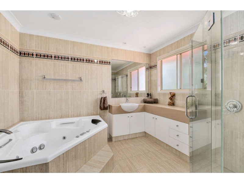 60 Armstrong Way, Highland Park QLD 4211