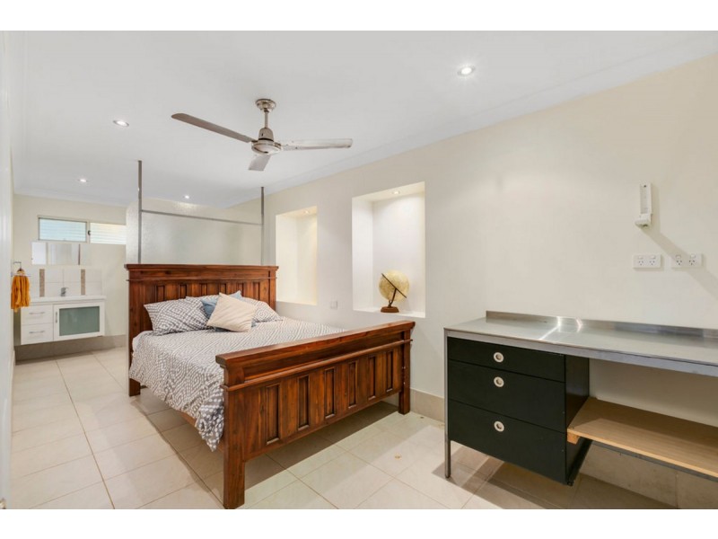 60 Armstrong Way, Highland Park QLD 4211