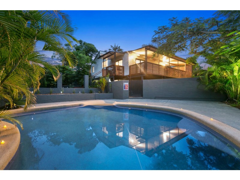 1 Minugh Court, Carrara QLD 4211