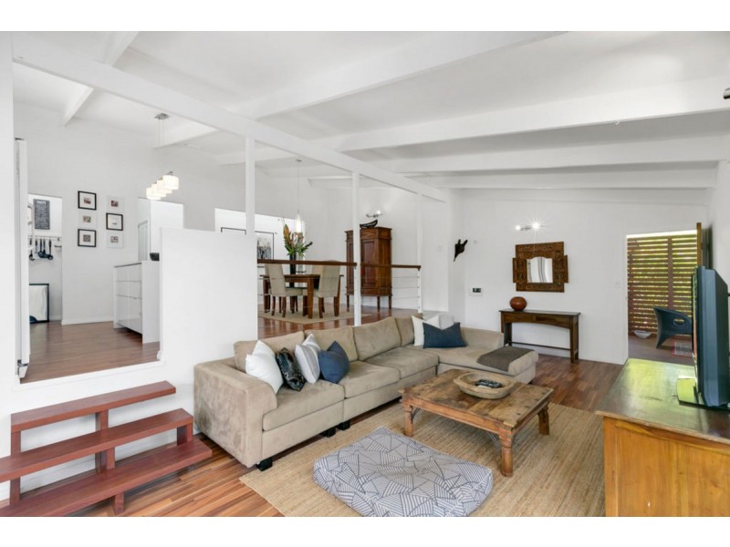 1 Minugh Court, Carrara QLD 4211