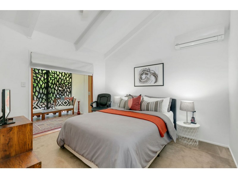 1 Minugh Court, Carrara QLD 4211