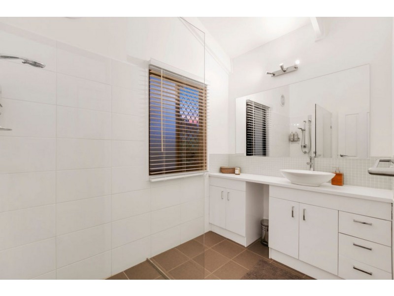 1 Minugh Court, Carrara QLD 4211