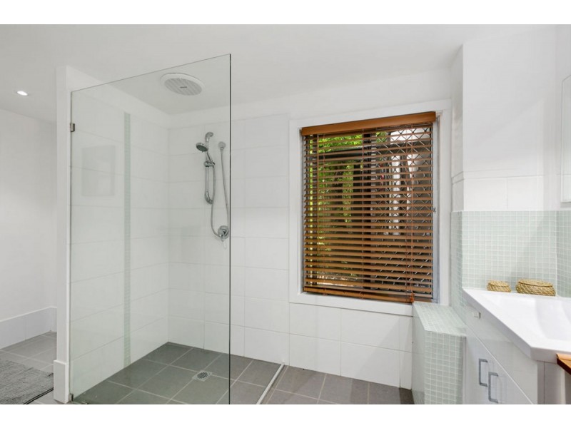 1 Minugh Court, Carrara QLD 4211