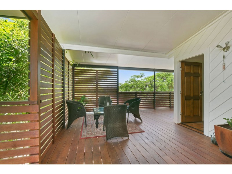 1 Minugh Court, Carrara QLD 4211