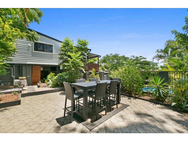 1 Minugh Court, Carrara QLD 4211
