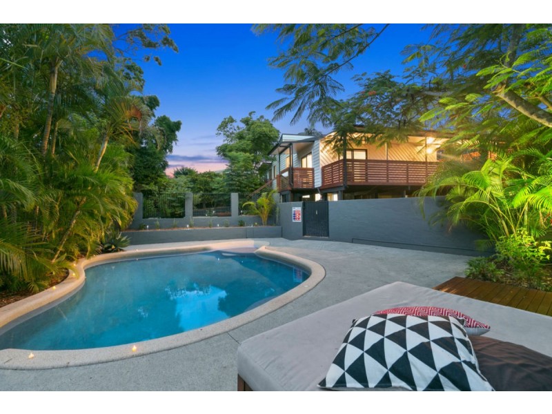 1 Minugh Court, Carrara QLD 4211