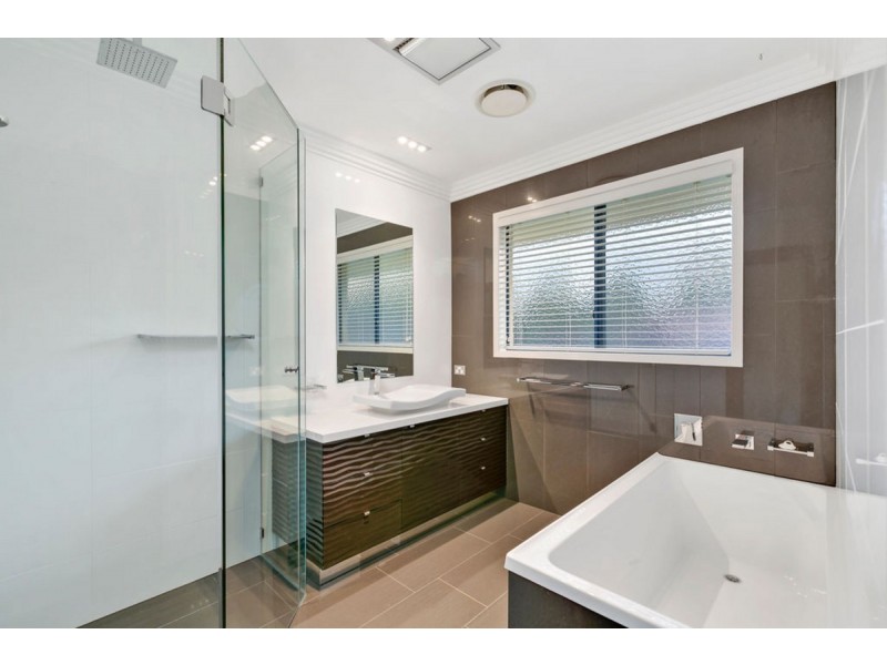 64 Lawnhill Drive, Nerang QLD 4211