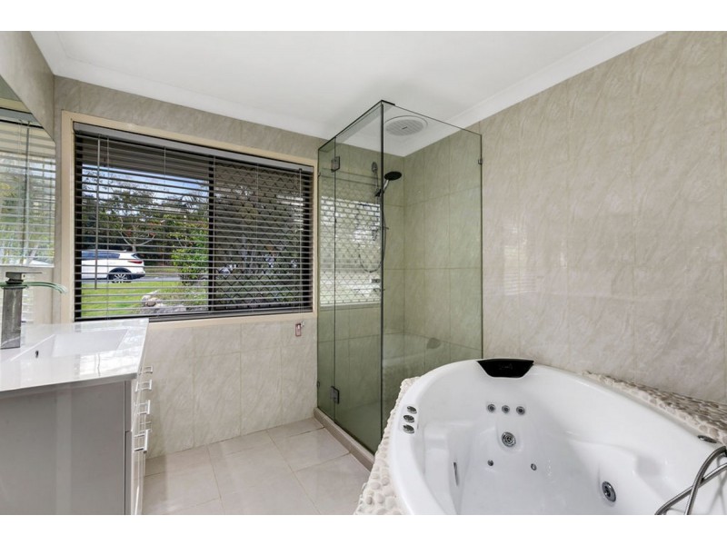 167 Alexander Drive, Highland Park QLD 4211