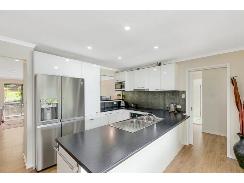 4 Remount Place, Carrara QLD 4211