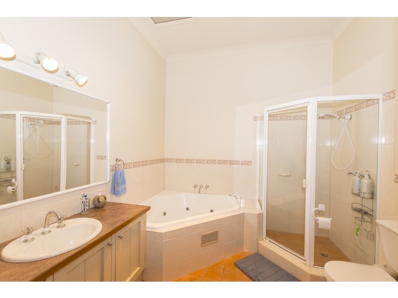 11 Cuthero Court, Highland Park QLD 4211