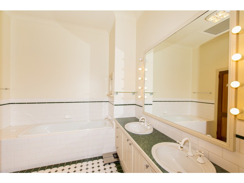 11 Cuthero Court, Highland Park QLD 4211