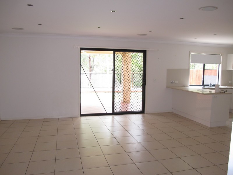 2/4 Chantrill Avenue, Nerang QLD 4211