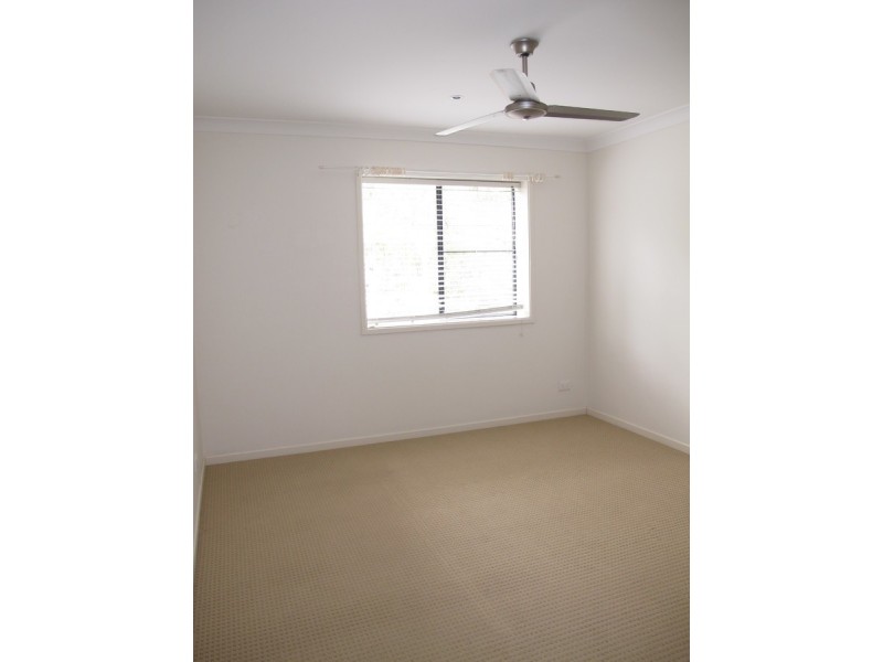 2/4 Chantrill Avenue, Nerang QLD 4211