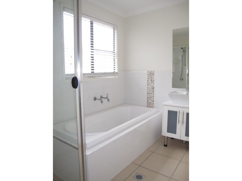 2/4 Chantrill Avenue, Nerang QLD 4211