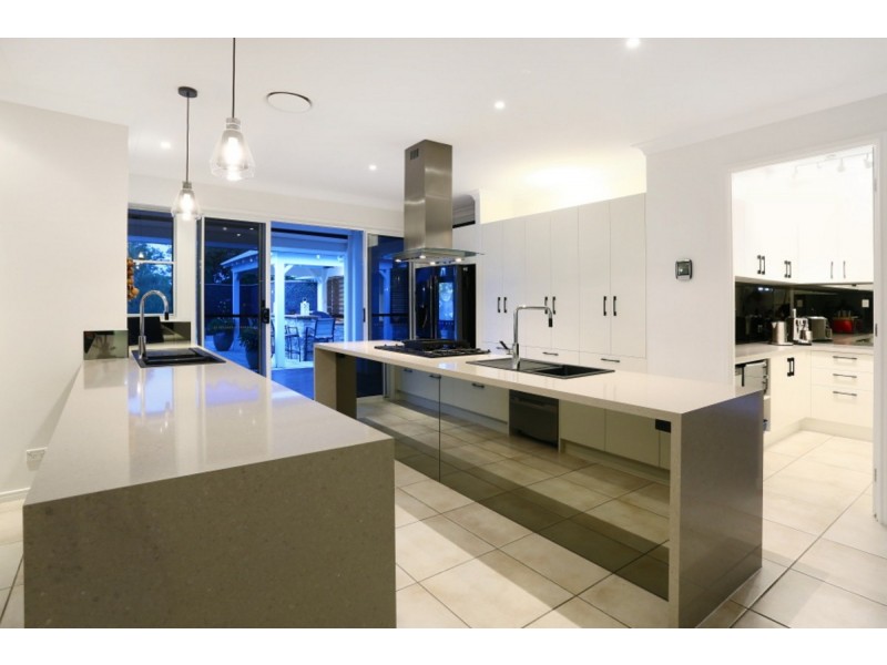 29 Lagoon Park Drive, Maudsland QLD 4210