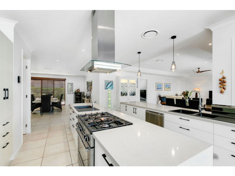 29 Lagoon Park Drive, Maudsland QLD 4210