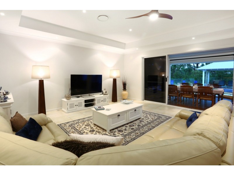 29 Lagoon Park Drive, Maudsland QLD 4210