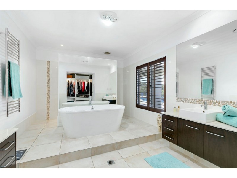 29 Lagoon Park Drive, Maudsland QLD 4210