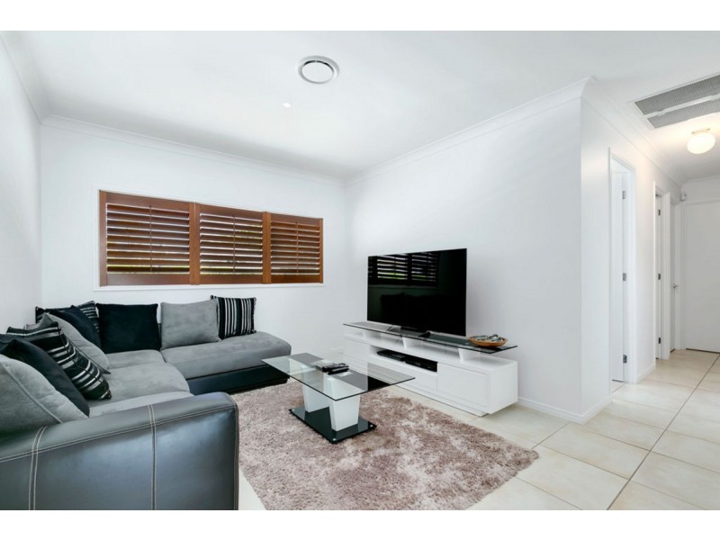 29 Lagoon Park Drive, Maudsland QLD 4210