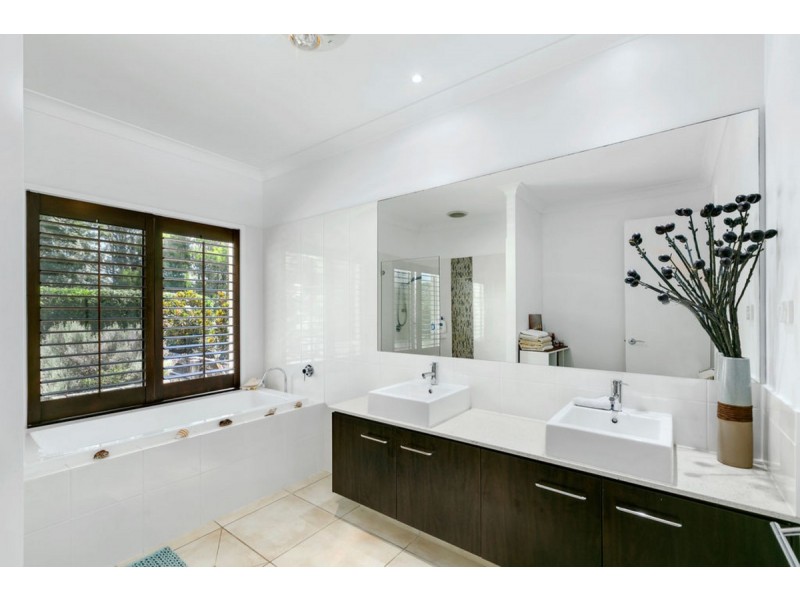 29 Lagoon Park Drive, Maudsland QLD 4210