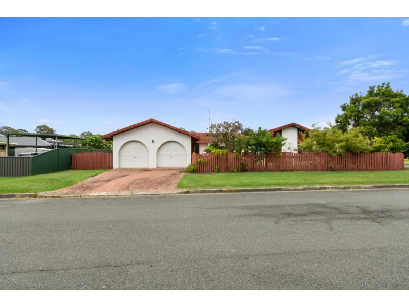 4 Alamau Street, Benowa QLD 4217