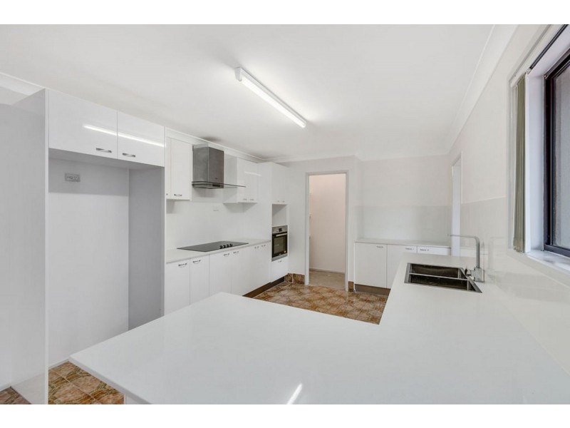 4 Alamau Street, Benowa QLD 4217