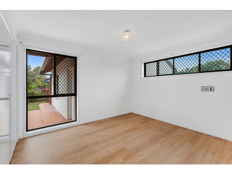 4 Alamau Street, Benowa QLD 4217