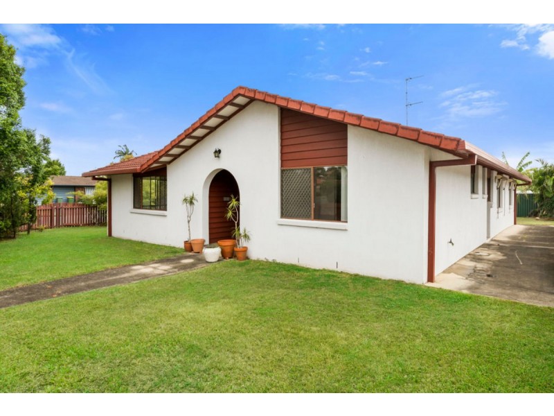 4 Alamau Street, Benowa QLD 4217