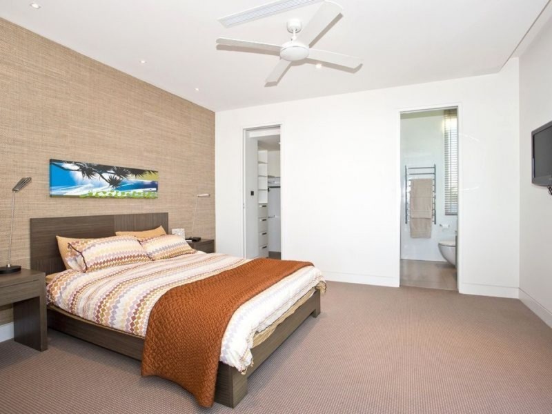 223 Hedges Avenue, Mermaid Beach QLD 4218