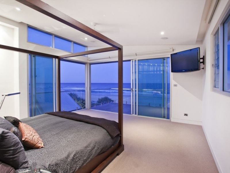 223 Hedges Avenue, Mermaid Beach QLD 4218