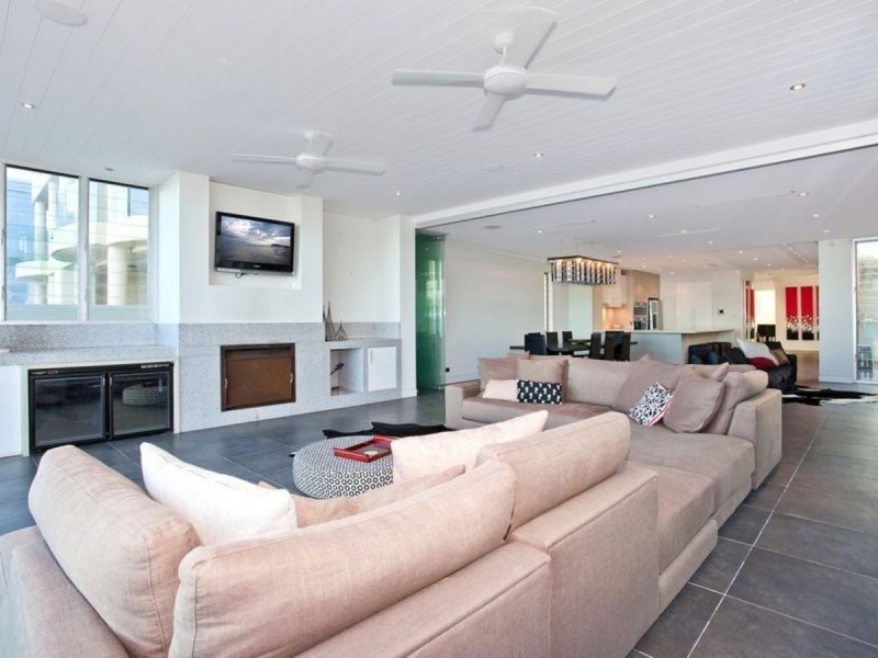 223 Hedges Avenue, Mermaid Beach QLD 4218