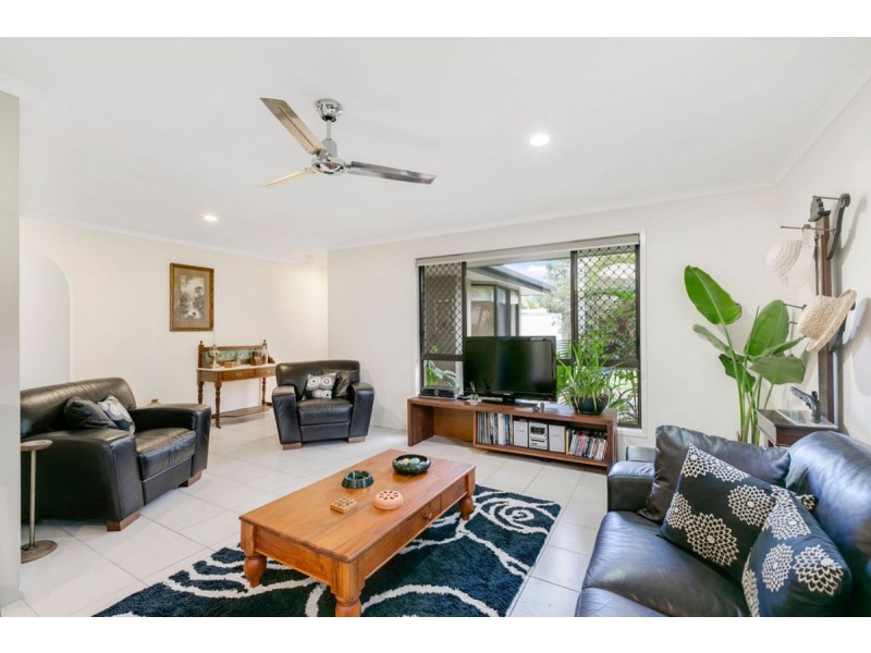 2 Richard Crescent, Highland Park QLD 4211