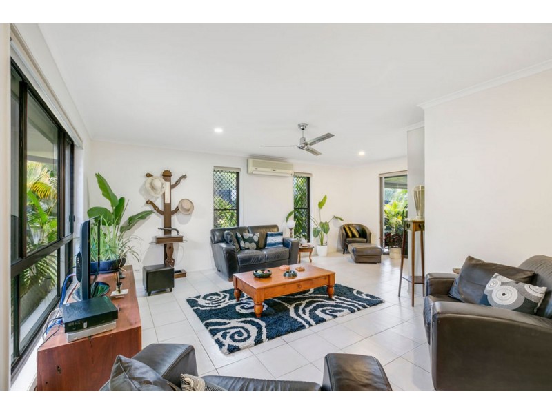 2 Richard Crescent, Highland Park QLD 4211