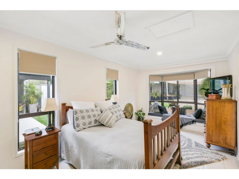 2 Richard Crescent, Highland Park QLD 4211