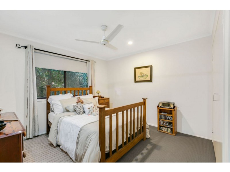 2 Richard Crescent, Highland Park QLD 4211